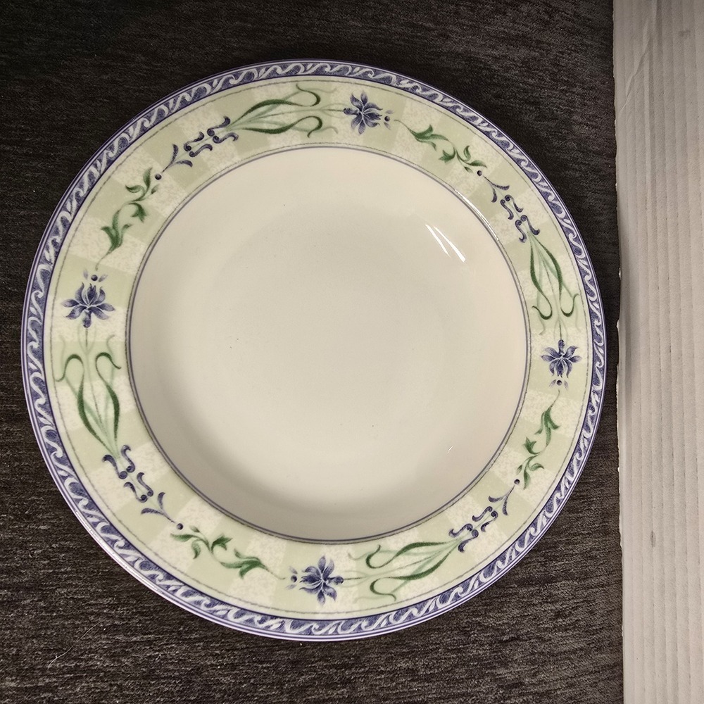Mikasa French Iris L3230 Rimmed Soup Bowl Fine China Purple Floral 9 Inch
